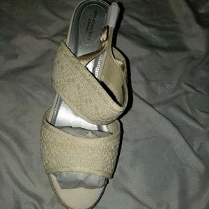 Ladies shoes